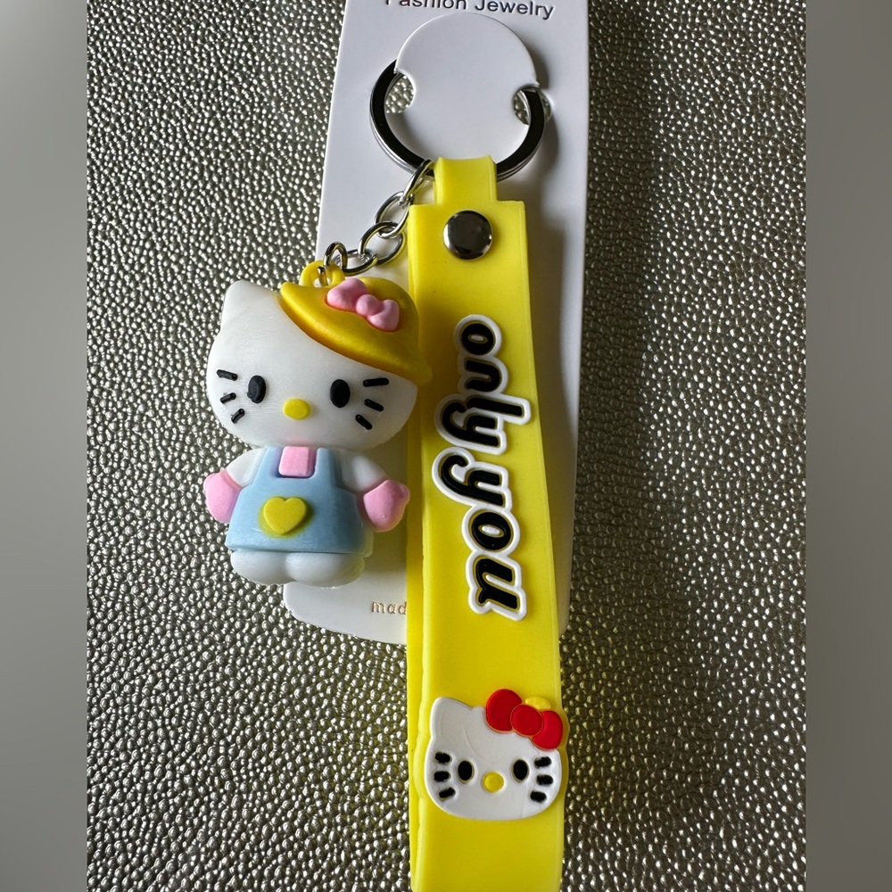 Hello Kitty keychain - Picture 3 of 5